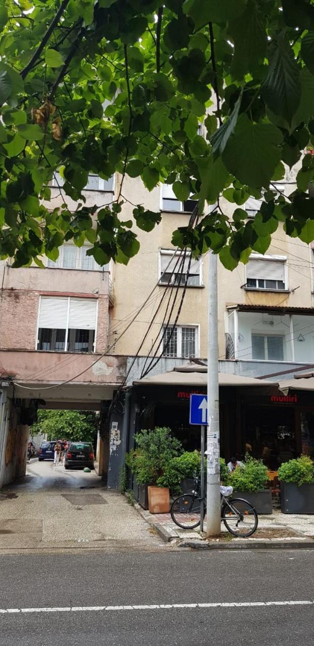 Alle'S M Shyri Studio Apartment Tirana Bagian luar foto