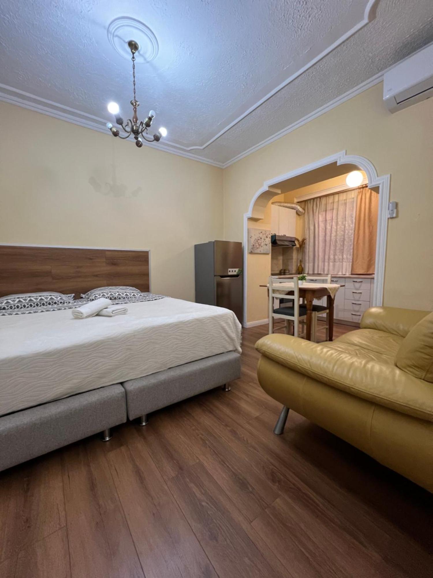 Alle'S M Shyri Studio Apartment Tirana Bagian luar foto